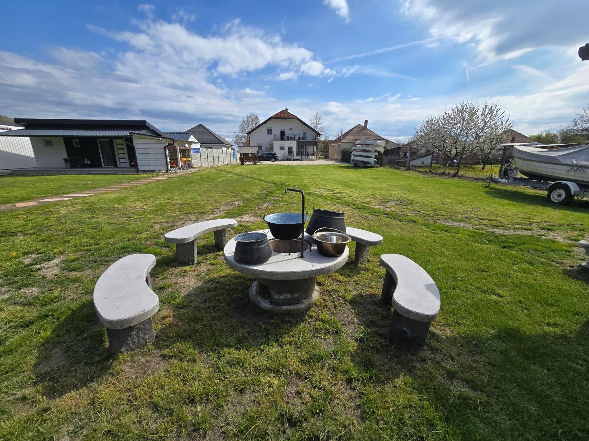 Duna-Beach Apartman Kimle Eksteriør billede